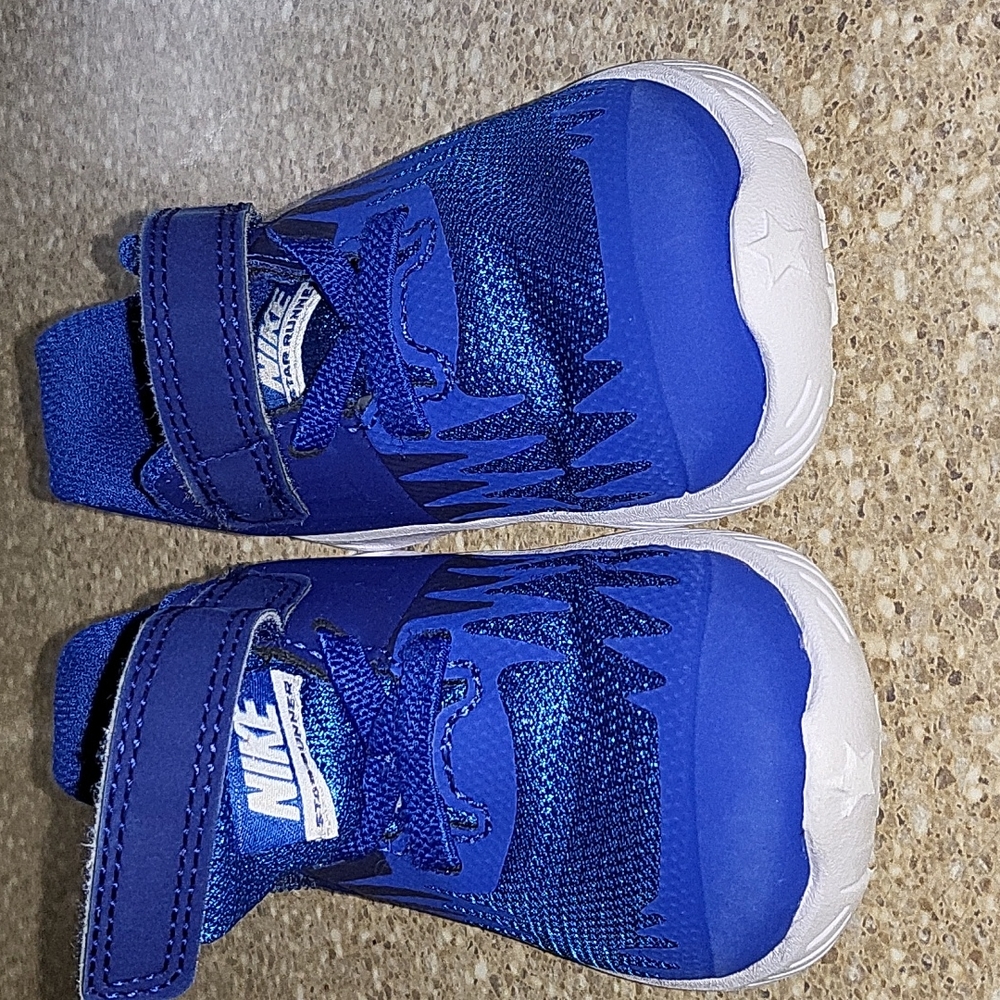 Nike size 5c. Blue and white